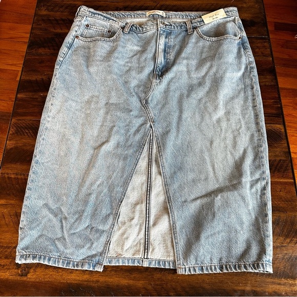 Abercrombie & Fitch High Riee Denim Midi Skirt Size 34P - Picture 3 of 4